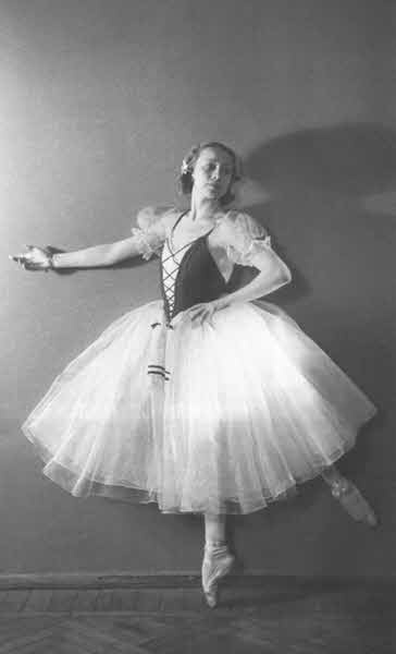 Иллюстрация к книге — Галина Уланова [i_026.jpg]