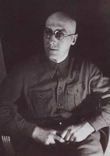 Иллюстрация к книге — Маяковский. Трагедия-буфф в шести действиях [i_044.jpg]