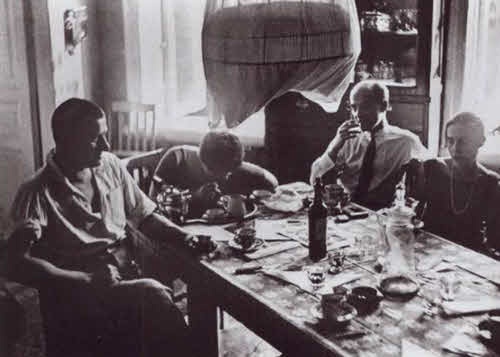 Иллюстрация к книге — Маяковский. Трагедия-буфф в шести действиях [i_051.jpg]