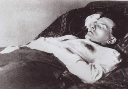 Иллюстрация к книге — Маяковский. Трагедия-буфф в шести действиях [i_061.jpg]