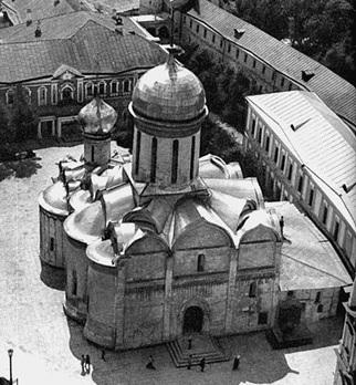 Иллюстрация к книге — Путешествие из Москвы в Ярославль. Москва – Сергиев Посад – Переславль-Залесский – Ростов Великий – Ярославль [_064.jpg]