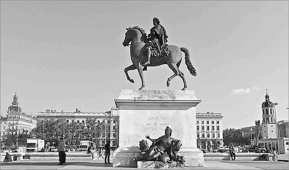 Иллюстрация к книге — Франция. Страна королей и пяти республик  [_123.jpg]