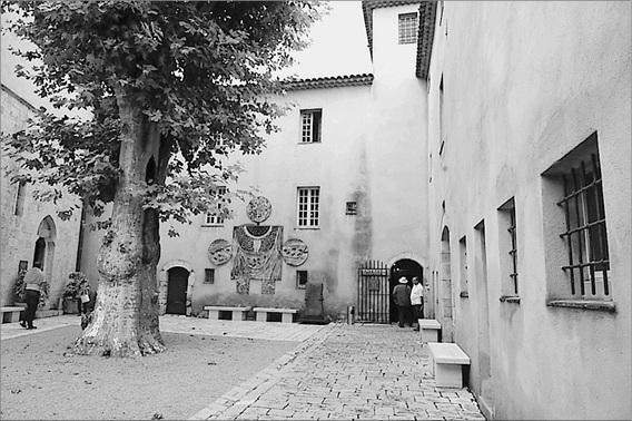 Иллюстрация к книге — Франция. Страна королей и пяти республик  [_129.jpg]