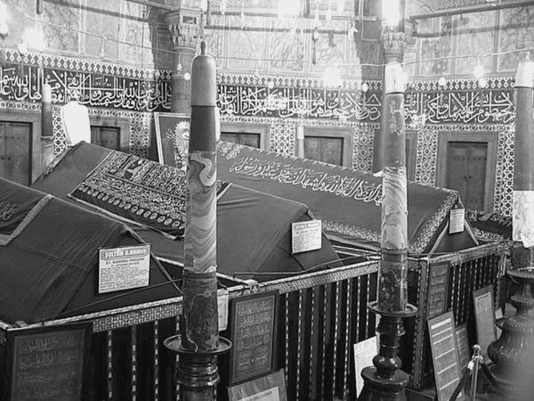 Иллюстрация к книге — Стамбул. Новый Вавилон на берегах Босфора  [_112.jpg]