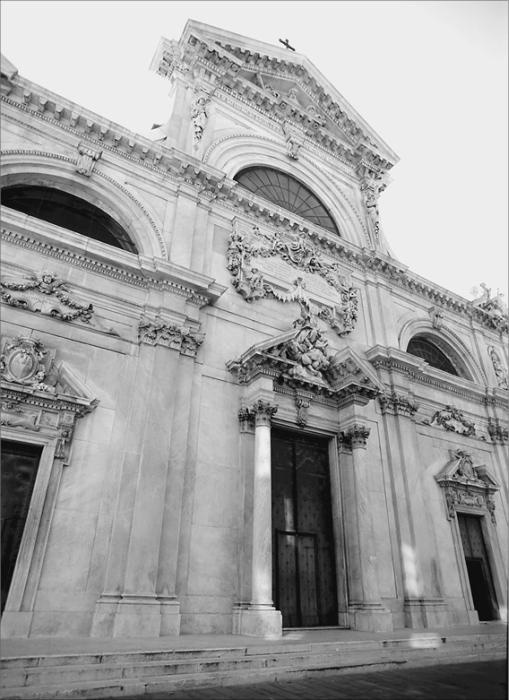 Иллюстрация к книге — Лазурный берег. Ривьеры Франции, Монако и Италии  [_321dc.jpg]