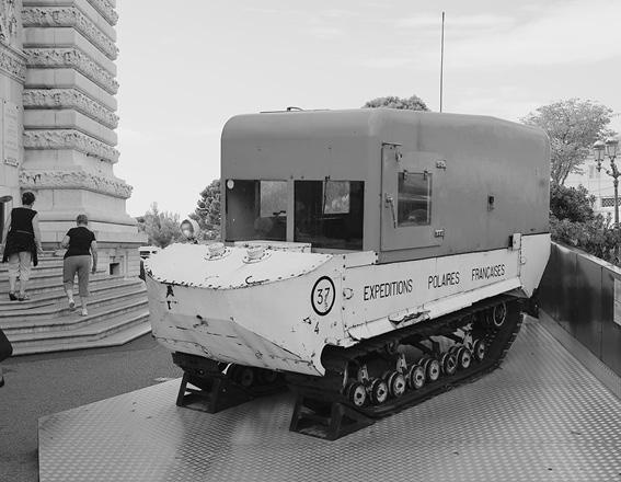 Иллюстрация к книге — Лазурный берег. Ривьеры Франции, Монако и Италии  [_mon8883.jpg]