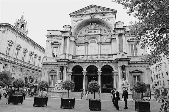 Иллюстрация к книге — Лазурный берег. Ривьеры Франции, Монако и Италии  [_nov8451.jpg]