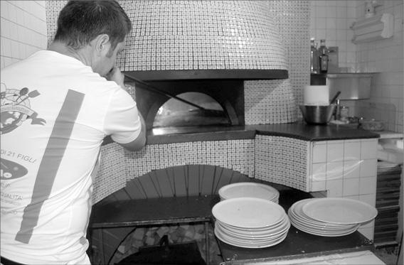 Иллюстрация к книге — Неаполитанская Ривьера. Неаполь. Капри. Искья. Прочида  [_032.jpg]