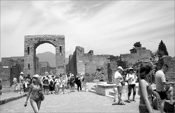 Иллюстрация к книге — Неаполитанская Ривьера. Неаполь. Капри. Искья. Прочида  [_057.jpg]