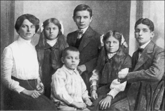 Иллюстрация к книге — Усадьбы Подмосковья. История. Владельцы. Жители. Архитектура  [_035.jpg]