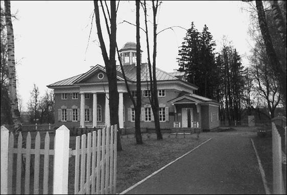 Иллюстрация к книге — Усадьбы Подмосковья. История. Владельцы. Жители. Архитектура  [_128.jpg]