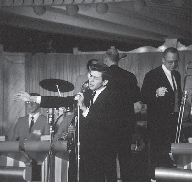 Иллюстрация к книге — Фрэнк Синатра. «Я делал все по-своему» [_27.jpg]