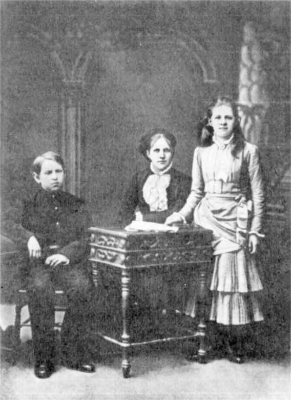 Иллюстрация к книге — Мой муж – Федор Достоевский. Жизнь в тени гения [i_014.jpg]