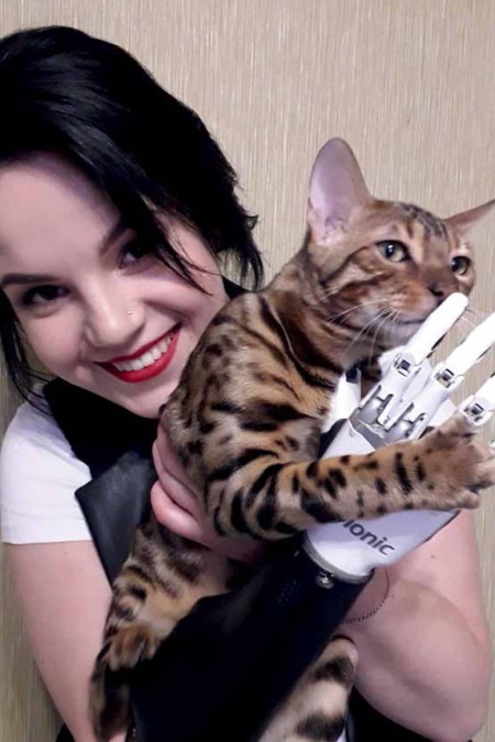 Иллюстрация к книге — Счастлива без рук. Реальная история любви и зверства [i_028.jpg]