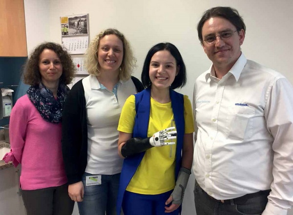 Иллюстрация к книге — Счастлива без рук. Реальная история любви и зверства [i_035.jpg]