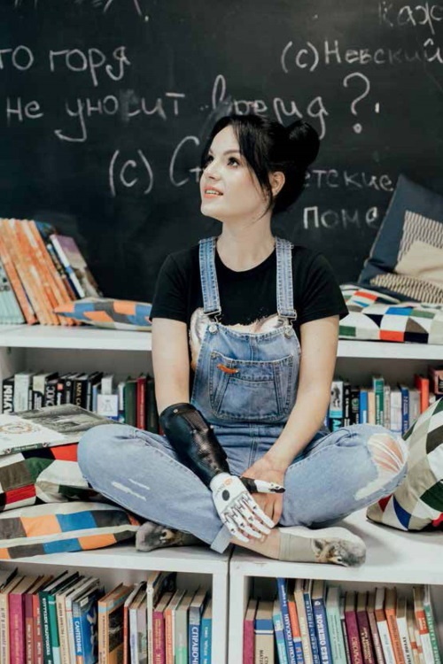 Иллюстрация к книге — Счастлива без рук. Реальная история любви и зверства [i_036.jpg]