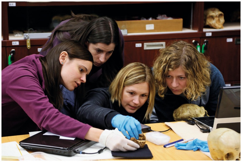 Иллюстрация к книге — Почти человек [i_047.jpg]