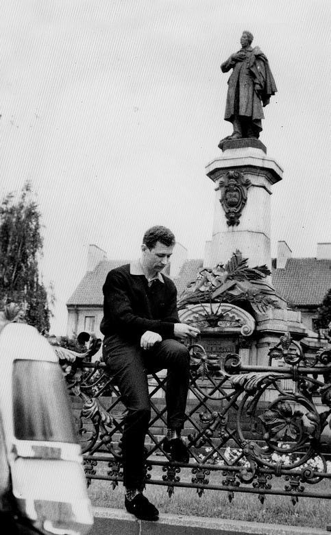 Иллюстрация к книге — Одна отдельно счастливая жизнь [i_025.jpg]