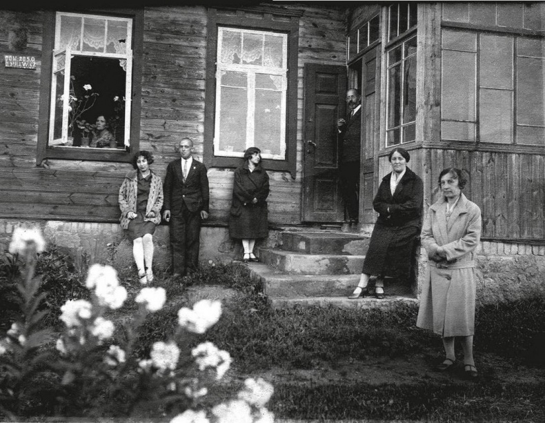 Иллюстрация к книге — Фамильные ценности [i_057.jpg]