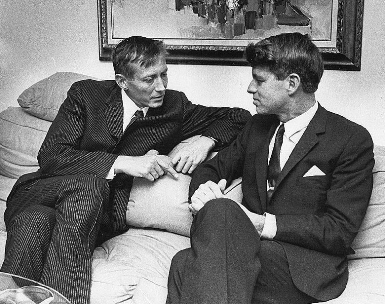 Иллюстрация к книге — Диалоги с Евгением Евтушенко [i_018.jpg]