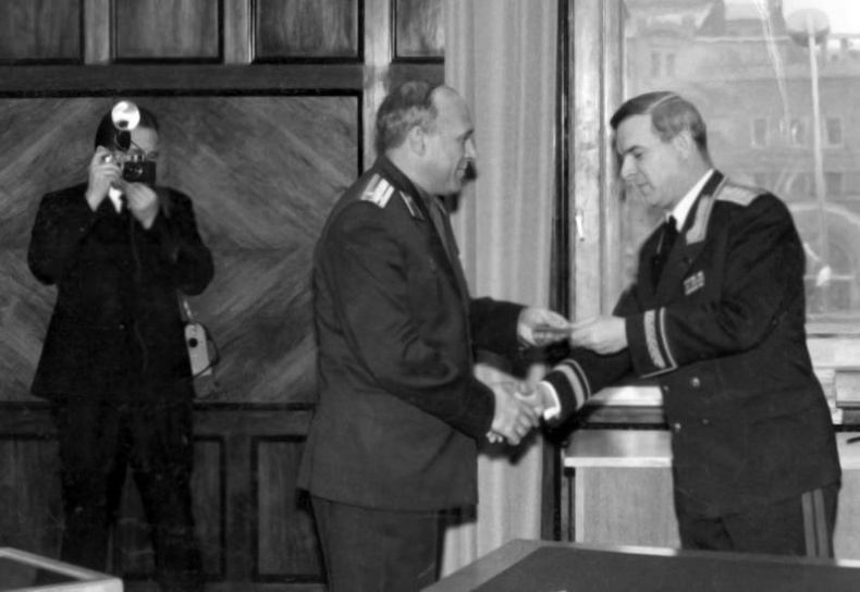 Иллюстрация к книге — КГБ и власть. Пятое управление: политическая контрразведка [i_023.jpg]