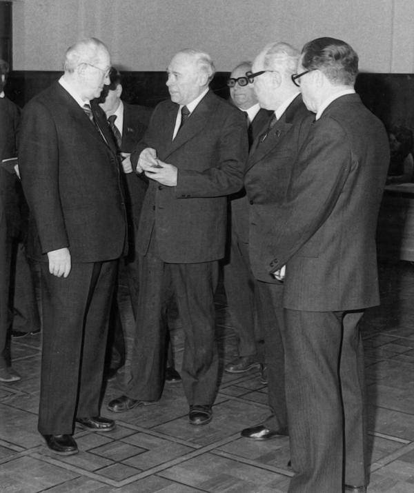 Иллюстрация к книге — КГБ и власть. Пятое управление: политическая контрразведка [i_024.jpg]