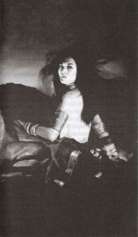 Иллюстрация к книге — Луна на дне колодца [_0003.jpg]