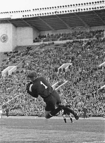 Иллюстрация к книге — Лев Яшин. Вратарь моей мечты [i_002.jpg]