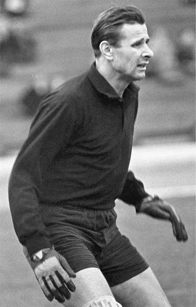 Иллюстрация к книге — Лев Яшин. Вратарь моей мечты [i_006.jpg]