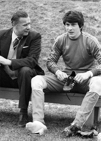 Иллюстрация к книге — Лев Яшин. Вратарь моей мечты [i_019.jpg]