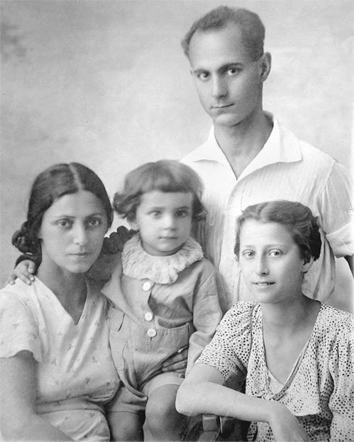 Иллюстрация к книге — Майя Плисецкая. Богиня русского балета [i_007.jpg]