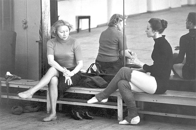 Иллюстрация к книге — Майя Плисецкая. Богиня русского балета [i_012.jpg]