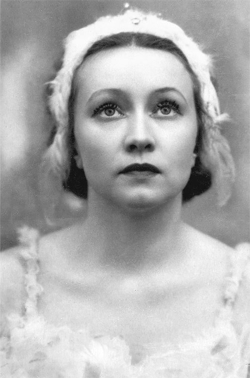 Иллюстрация к книге — Майя Плисецкая. Богиня русского балета [i_028.jpg]