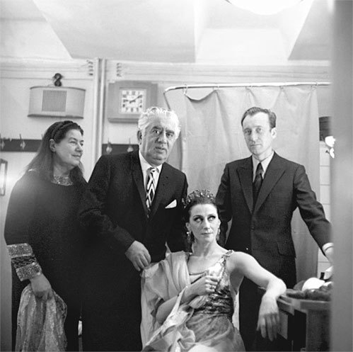 Иллюстрация к книге — Майя Плисецкая. Богиня русского балета [i_036.jpg]