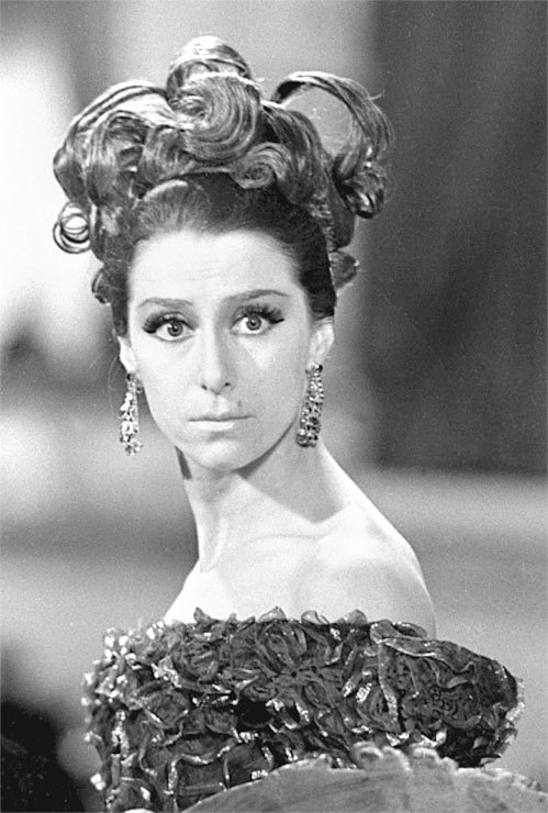 Иллюстрация к книге — Майя Плисецкая. Богиня русского балета [i_041.jpg]