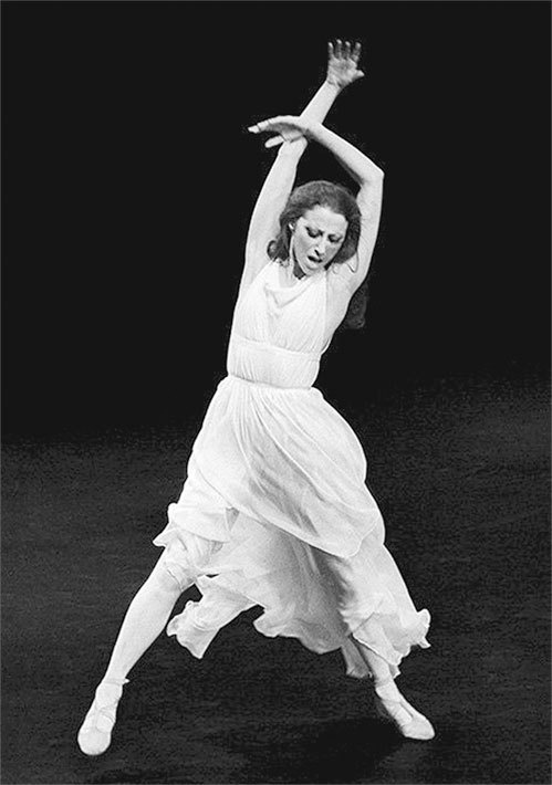 Иллюстрация к книге — Майя Плисецкая. Богиня русского балета [i_045.jpg]