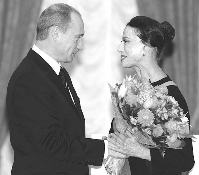 Иллюстрация к книге — Майя Плисецкая. Богиня русского балета [i_053.jpg]