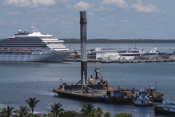 Иллюстрация к книге — Космические бароны [i_003.jpg]