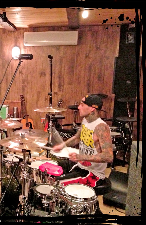 Иллюстрация к книге — Между панк-роком и смертью [i_010.jpg]