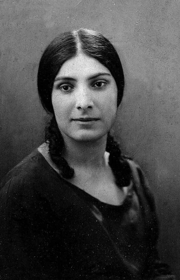 Иллюстрация к книге — Я медленно открыла эту дверь [i_008.jpg]