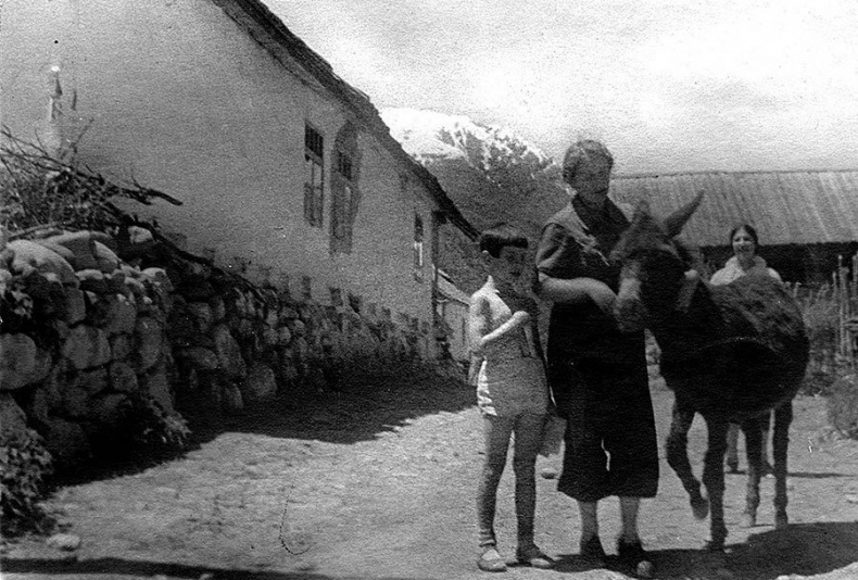 Иллюстрация к книге — Я медленно открыла эту дверь [i_012.jpg]