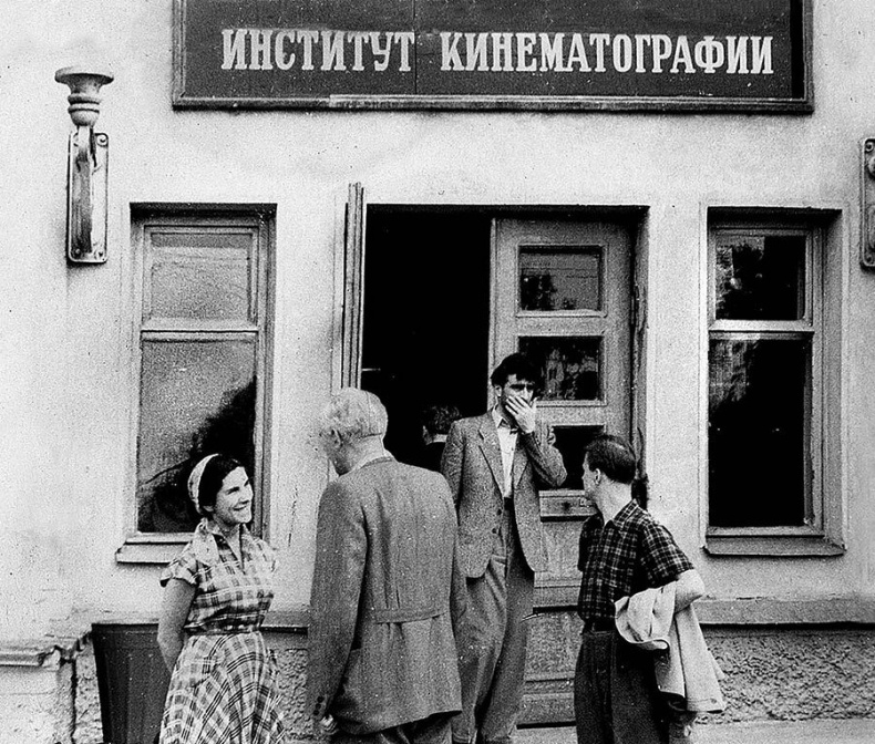 Иллюстрация к книге — Я медленно открыла эту дверь [i_021.jpg]