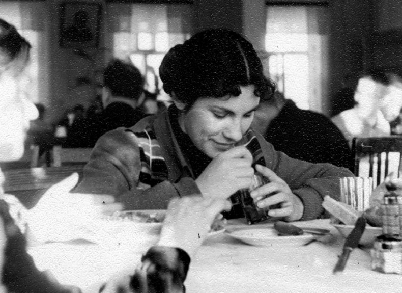 Иллюстрация к книге — Я медленно открыла эту дверь [i_034.jpg]