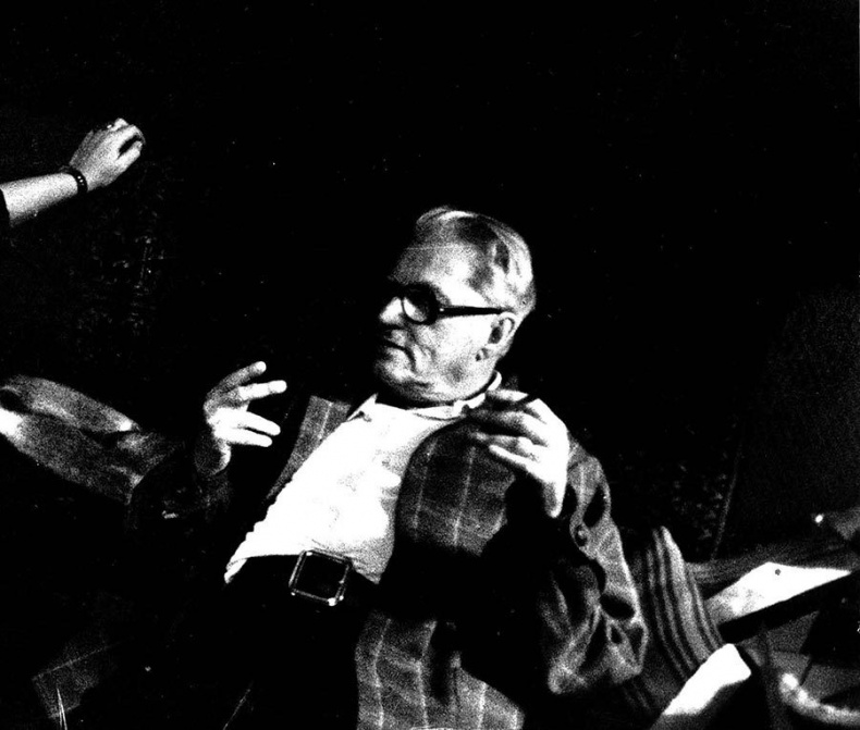 Иллюстрация к книге — Я медленно открыла эту дверь [i_042.jpg]