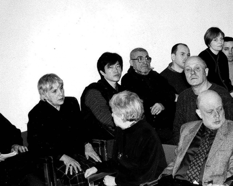 Иллюстрация к книге — Я медленно открыла эту дверь [i_043.jpg]