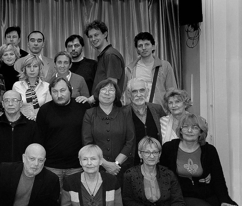 Иллюстрация к книге — Я медленно открыла эту дверь [i_050.jpg]