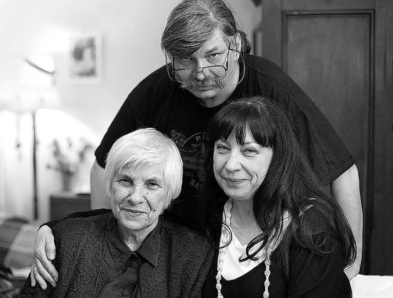 Иллюстрация к книге — Я медленно открыла эту дверь [i_052.jpg]