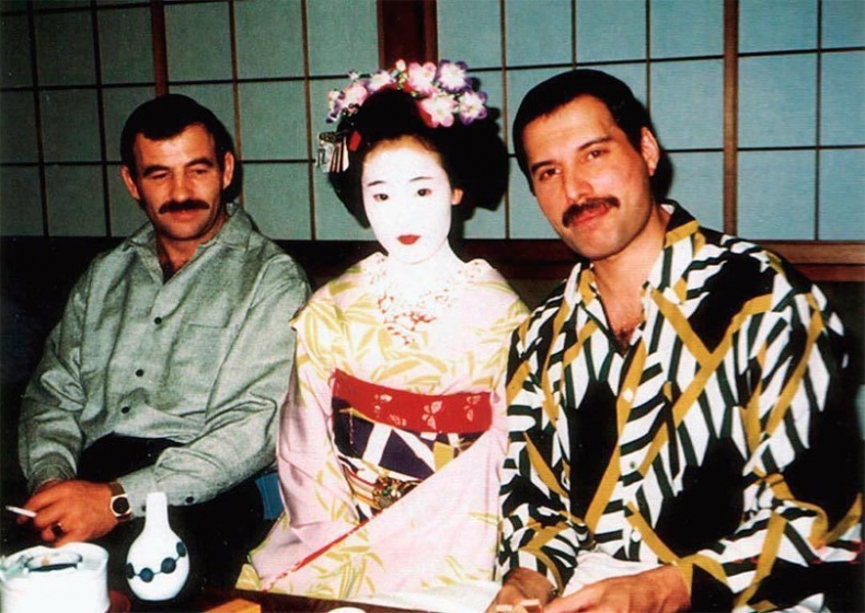 Иллюстрация к книге — Меркьюри и я. Богемская рапсодия, любовь и котики [i_014.jpg]