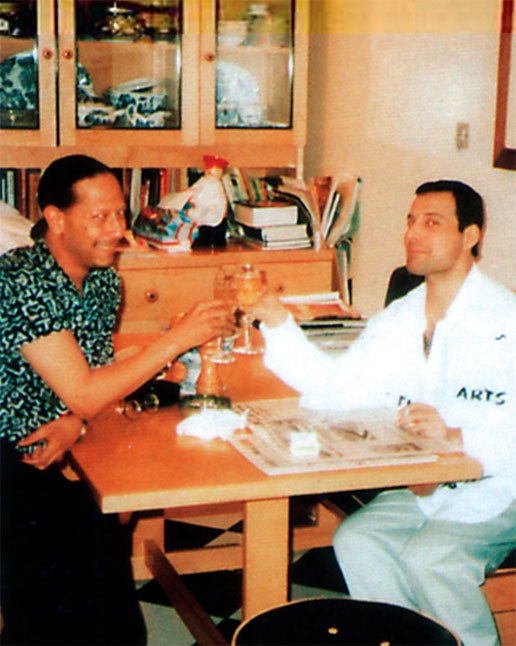 Иллюстрация к книге — Меркьюри и я. Богемская рапсодия, любовь и котики [i_018.jpg]