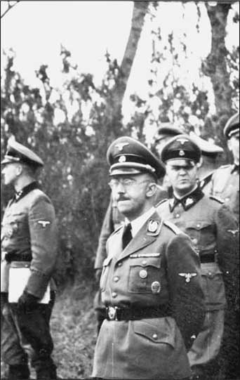 Иллюстрация к книге — Зондеркоманда Х. Колдовской проект Гиммлера [i_028.jpg]